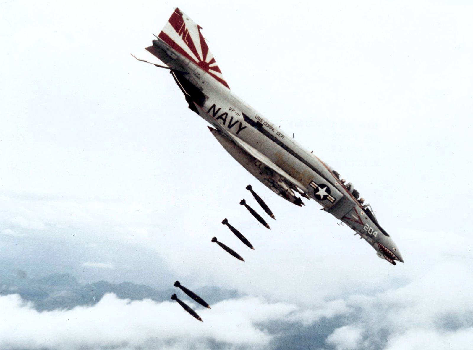 f-4 phantom vs f-8 crusader